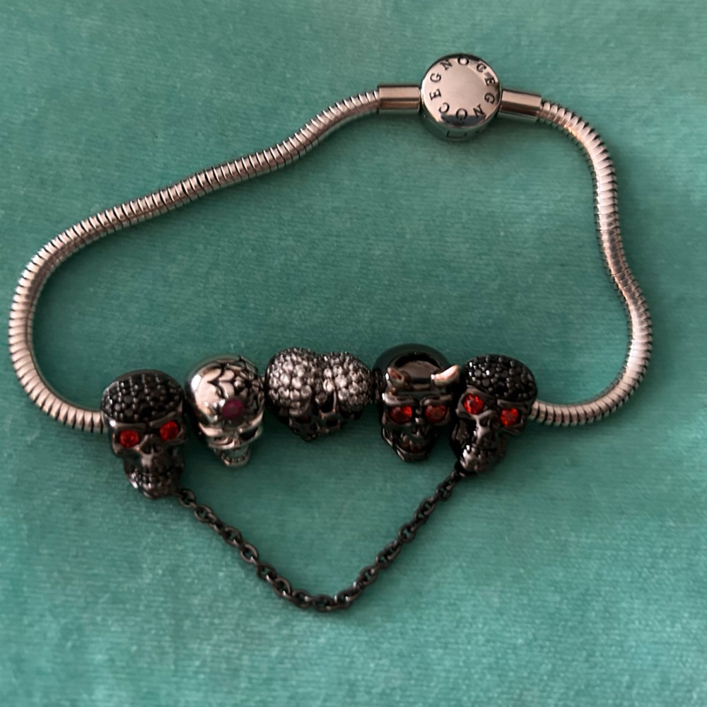 GNOCE New York Sterling Silver Skulls and Heart Charm Bracelet